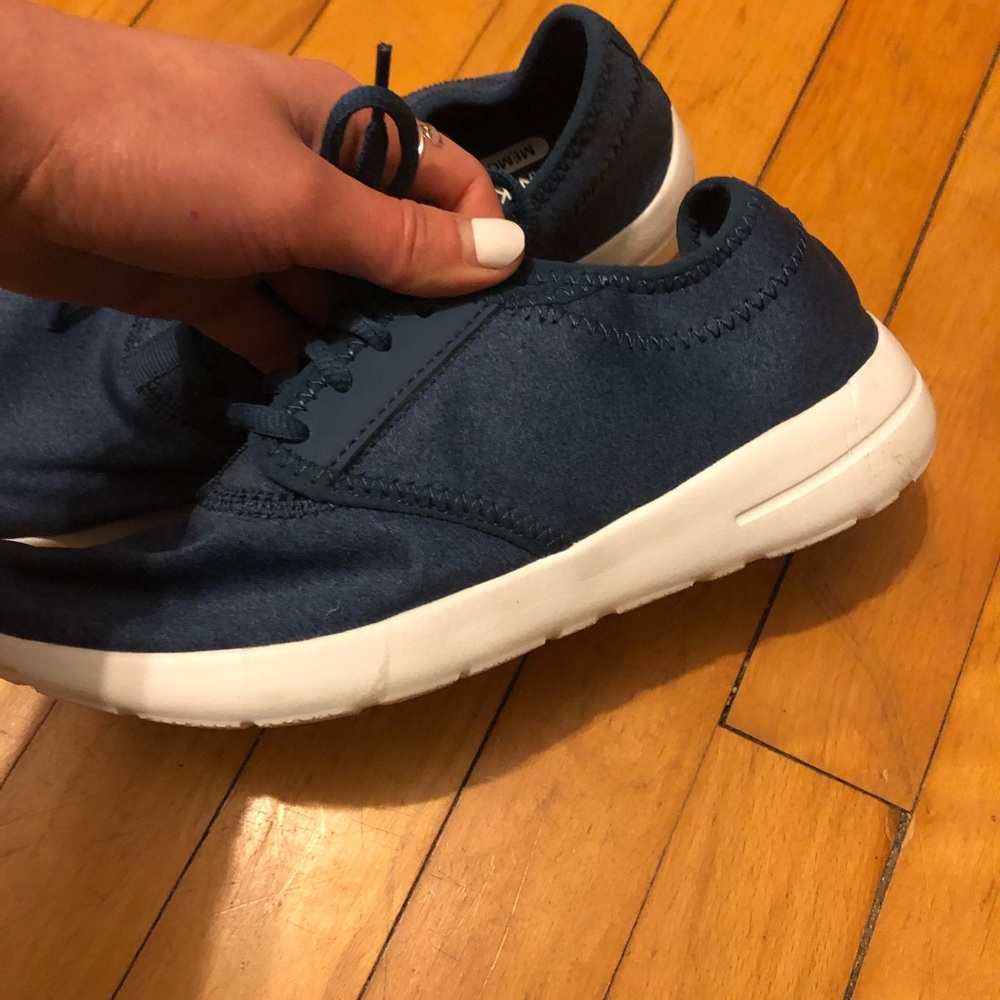 Danskin Now memory foam sneaker